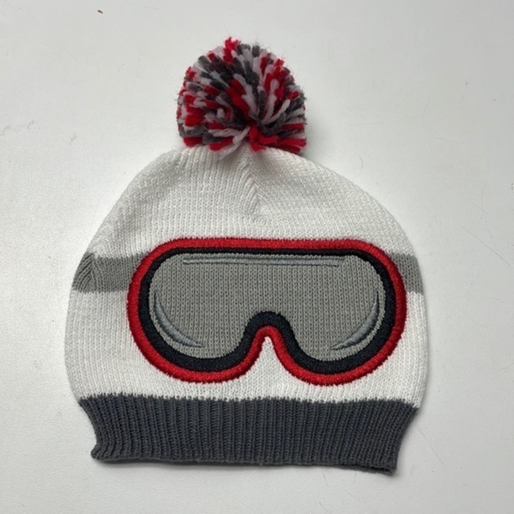 ✏️ knit hat with pom-pom and ski glasses
